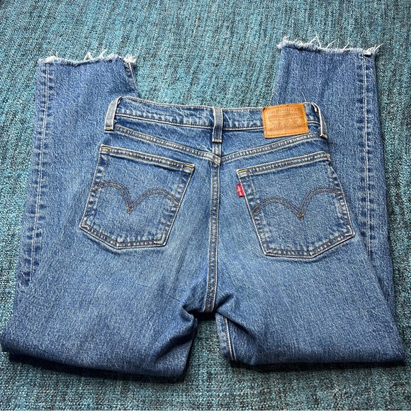 Levi's Wedgie Straight Leg High Rise Jeans Big E Raw Hem Button Fly - Picture 2 of 8